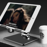Универсална метална настолна стойка за таблети и смартфони
