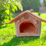 Къщичка легло за малки кучета и котки Къщичка легло за малки кучета и котки