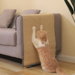 Дървена постелка за драскане и острене на ноктите на котката подходяща за предпазване на мебелите от унищожение