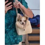  Много удобна чанта за кученца от малките породи, с мека възглавничка, за лесно носене през рамо.