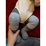 Бебешки чорапи наколенки проходилки предпазващи коляното при пълзене със силиконово покритие смайли против хлъзгане при пълзене