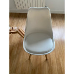 Сет от 4 стола с модерен изчистен дизайн от дърво и PP пластмаса, стабилен и оригинален дизайн, кухненски стол норвежки стил, посетителски стол с PU омекотяване 