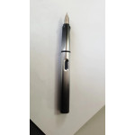 Страхотен тънкописец тип писалка с корпус от преливащи се цветове и сменяем пълнител 