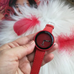 Страхотен цветен дамски часовник с платнена каишка в 10 свежи цвята и стилен минималистичен дизайн който се комбинира чудесно с всеки стил на обличане