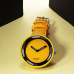 Страхотен цветен дамски часовник с платнена каишка в 10 свежи цвята и стилен минималистичен дизайн който се комбинира чудесно с всеки стил на обличане