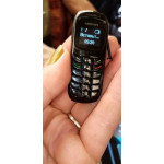 Мини мобилен телефон с блу тут който може да се използва и кате хендс фрии със слушалка тапа в комплекта както и като самостоятелен микро текефон