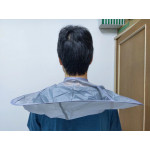чадър за подстригване, лесно захващане около врата с велкро, предпазва вашия под при подстригване всичко пада в чадъра които е изработен от pvc плат за лесно почистване