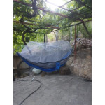 Компактен хамак за 1-2 ма човека с мрежа протектор срещу комари и много здрави лек парашутен плат с троен шев, легло за къмпинг, екскурзия, риболов и за двора с избор от 12 цвята