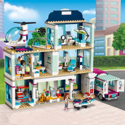 Голям детски конструктор тип лего Болница на 3 етажа, линейка и хеликоптер, страхотен комплект от 932 елемента и 3 фигурки 