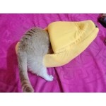 Плюшена хралупа, меко и топло легло за котка или малко куче с формата на банан в   три различни размера