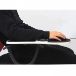 Ергономична удължена подложка за мишка която се закрепва директно за подлакътника на офис стол, пасва на всички форми и размери, качествена и стабилна за работа
