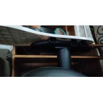 Ергономична удължена подложка за мишка която се закрепва директно за подлакътника на офис стол, пасва на всички форми и размери, качествена и стабилна за работа