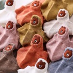 Дамски памучни чорапи до глезена с картинка на Мечок отзад, избор от десет различни цвята - 1 чифт