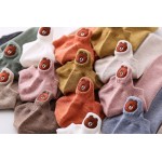 Дамски памучни чорапи до глезена с картинка на Мечок отзад, избор от десет различни цвята - 1 чифт