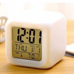Електронен часовник с LED сменящи се цветове, функция термометър и календар